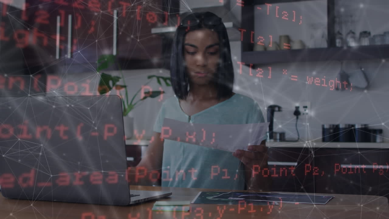 Animazione di elaborazione dati su una donna che usa un laptop.