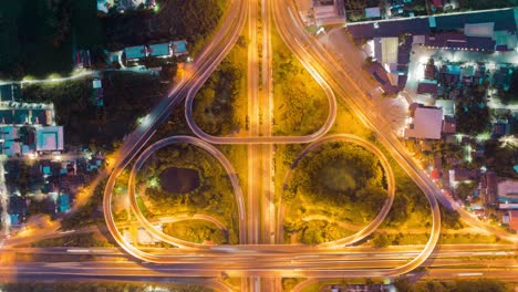 4k time lapse o hyper lapse: red de vista aérea o intersección de carretera para el trasfondo del concepto de transporte o distribución.