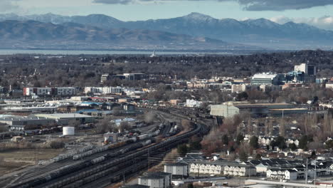 Transporte-Aéreo-En-Tren-A-Través-De-Provo-Utah.