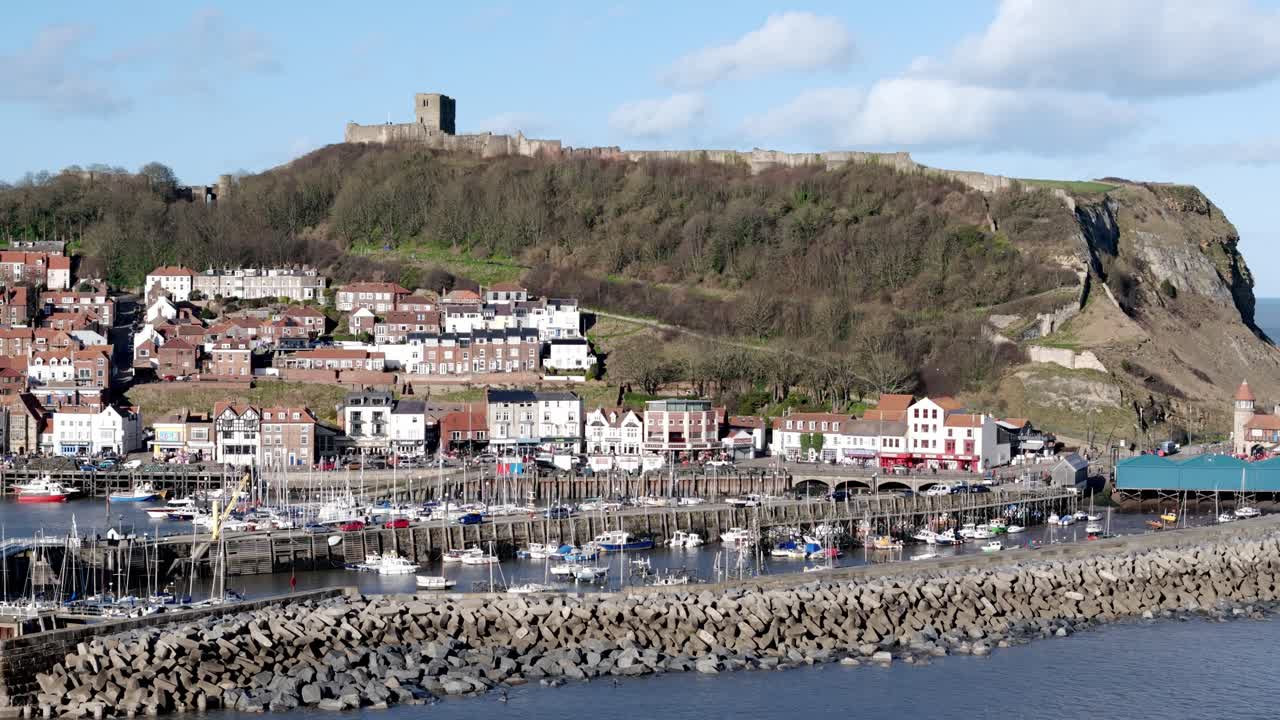 imágenes aéreas del puerto de scarborough en el norte de yorkshire