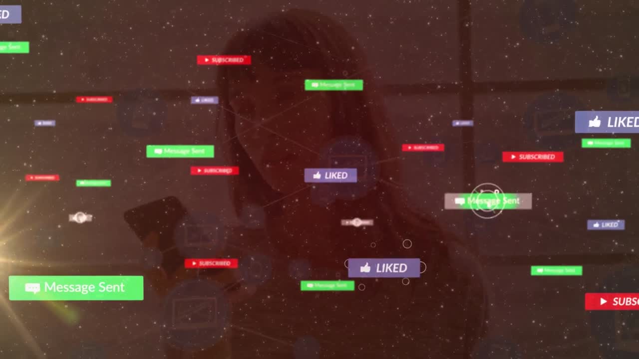 스마트 폰을 사용하는 두 인종 여성에 대한 미디어 아이콘과의 연결 네트워크의 애니메이션