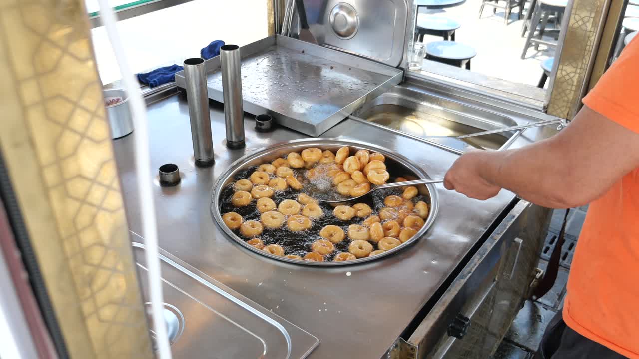 Making Lokma (Turkish Fried Dough)
