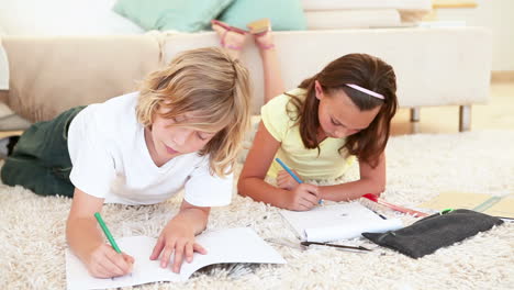 siblings coloring together