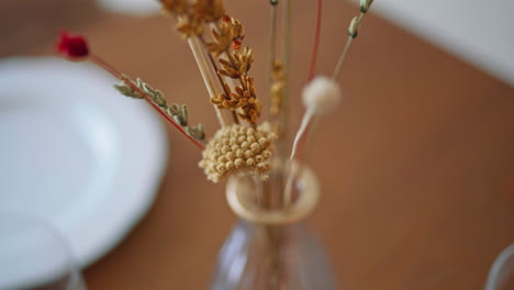 dried flower arrangement