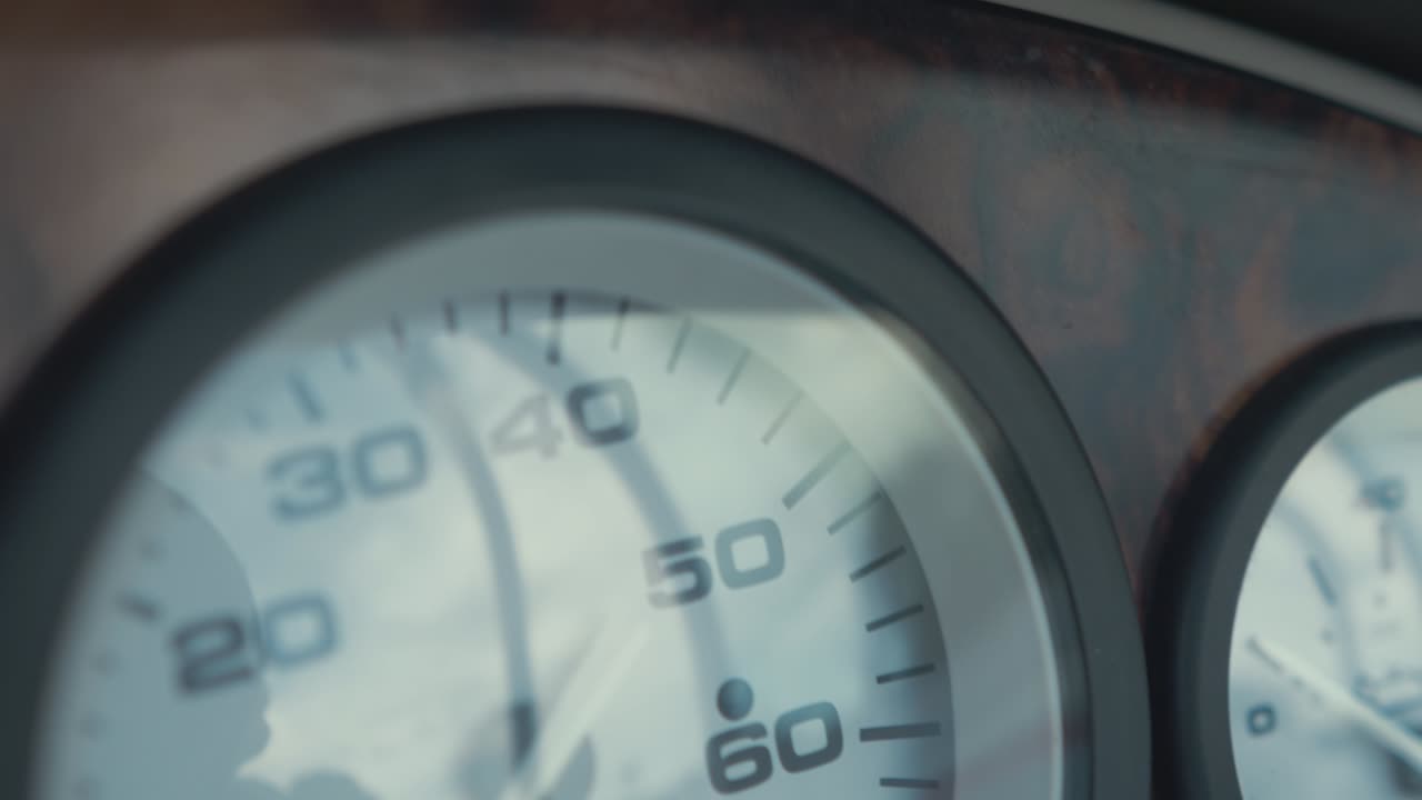 스피드 보트의 스피드 게이지 대시