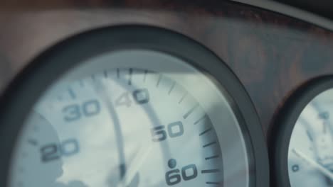 speed gauge dash of speed boat