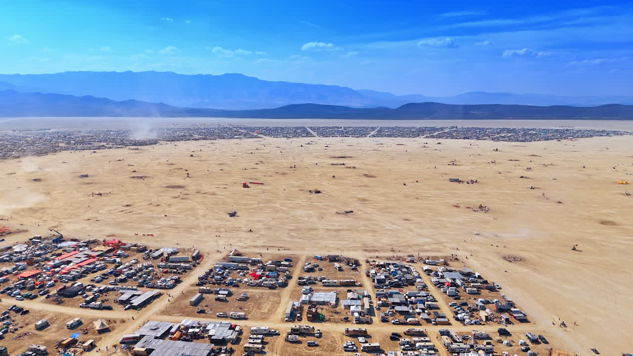 Footage over the territory of Burning Man festival in the Black Rock Desert. Campsite organized in a circle in the hot desert