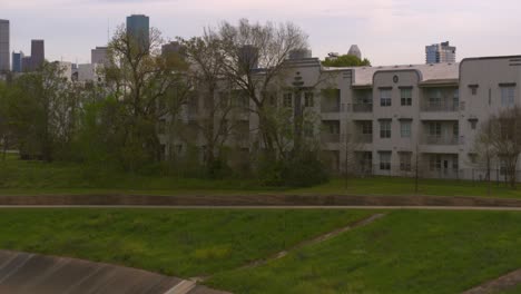 Ascending-drone-shot-from-the-Buffalo-Bayou-that-reveals-downtown-Houston,-Texas