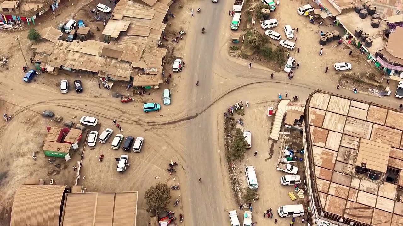Loitokitok Amboseli Kenya: Villaggio rurale polveroso sotto il Monte Kilimanjaro.