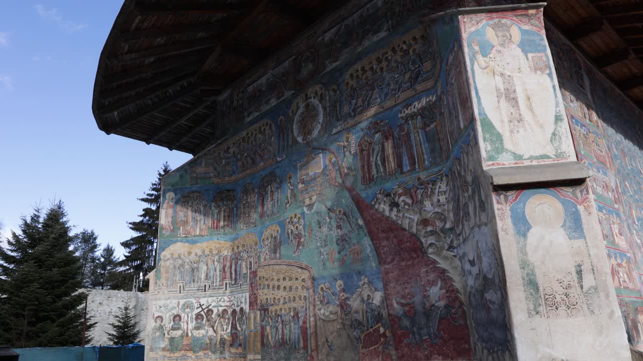 Suceava, Romanya'daki Voronet Manastırı'nın Dış Cephesinde Freskler