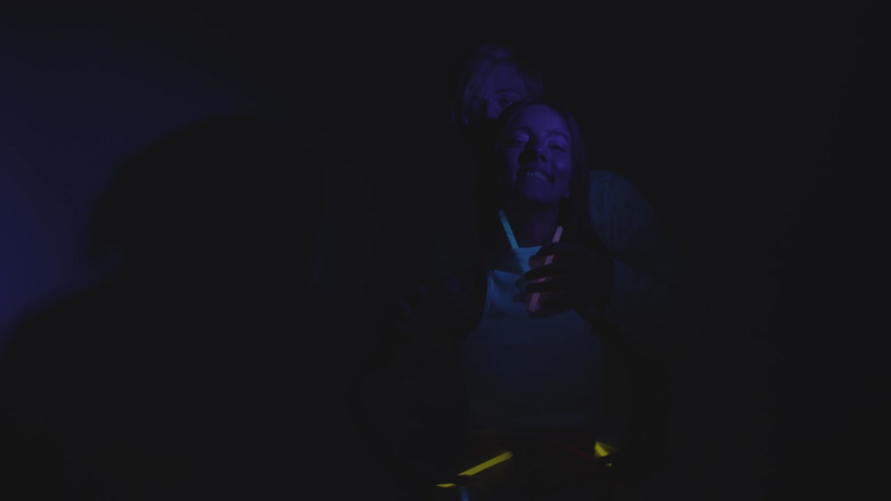 медленно и чувственно танцевать