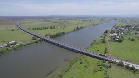 macleay valley bridge over macleay river in kempsey, nsw, australia