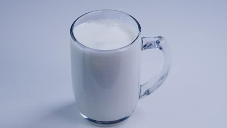 Vaso-De-Leche-En-Cámara-Lenta