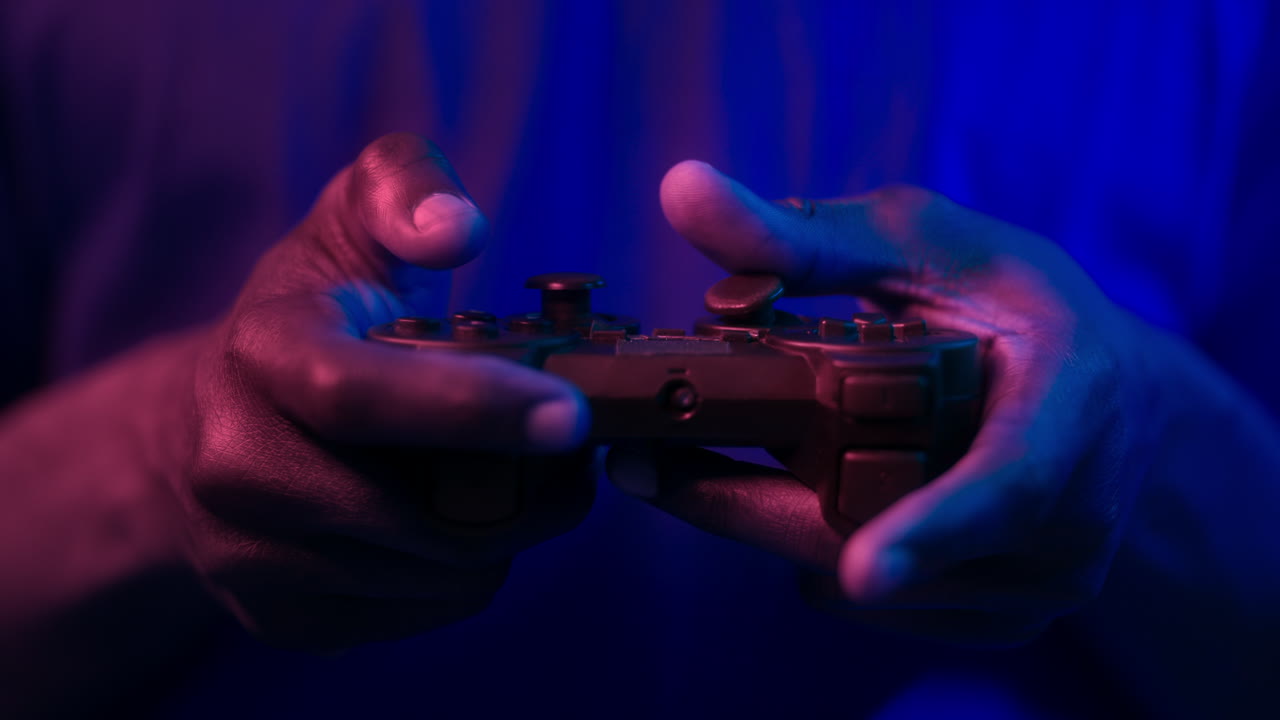 persona che gioca a videogiochi