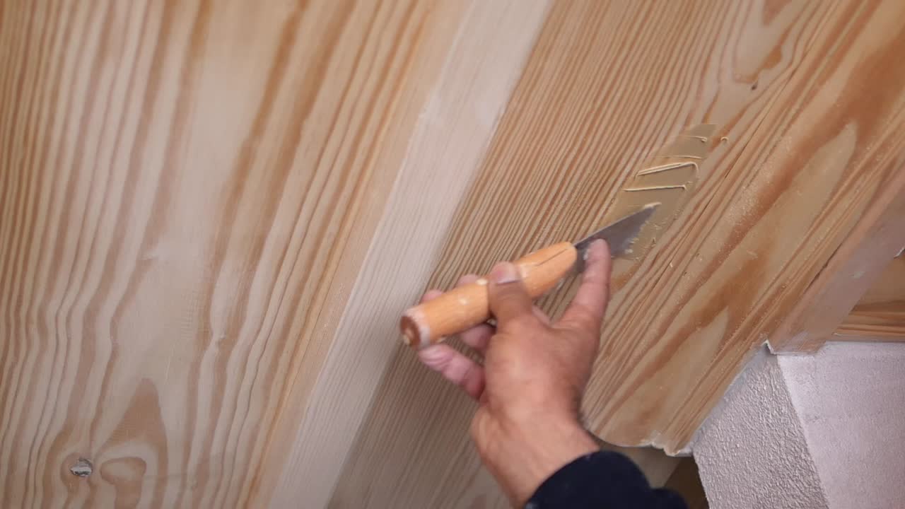 Riparazione di un soffitto in legno