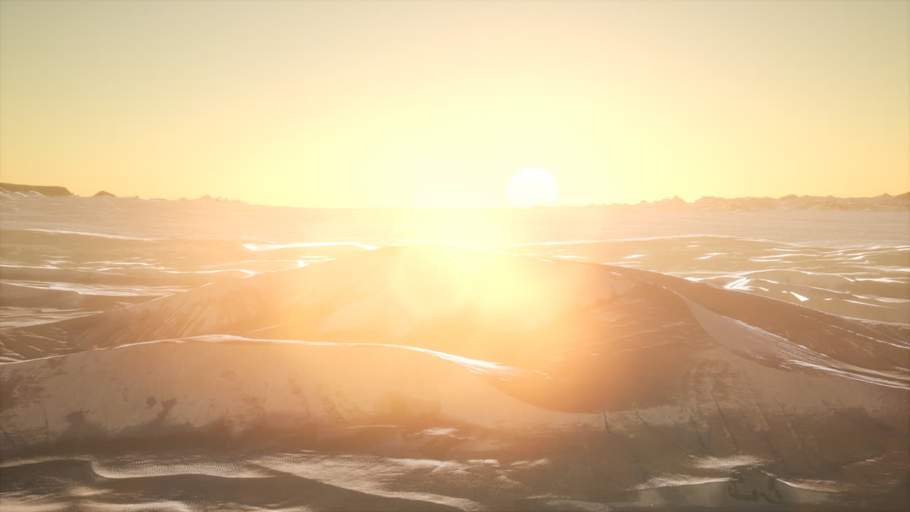 красные песчаные пустынные дюны на закате