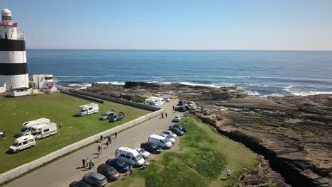 Faro-De-Gancho-Situado-En-Cabeza-De-Gancho-En-La-Punta-De-La-Península-De-Gancho-En-El-Condado-De-Wexford,-Irlanda-Tiro-3