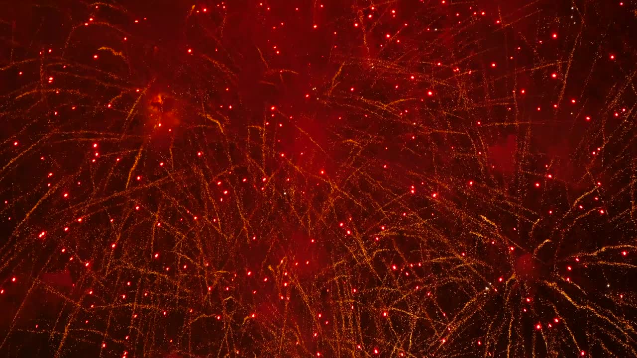 황금빛 불꽃으로 반이는 은 인사