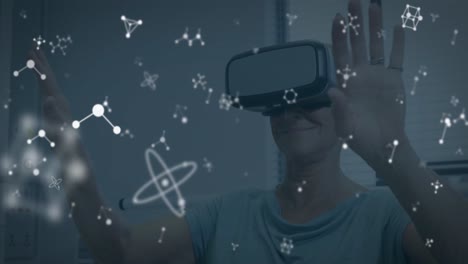 Animation-Von-Formen-über-Einer-Kaukasischen-Frau-Mit-VR-Headset