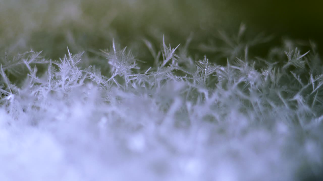 выращивание кристаллов снежного льда из пересыщенного водяного пара на основе сухого льда