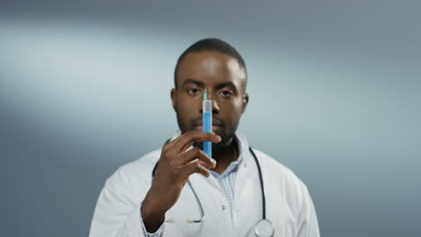 Close-Up-Of-The-Young-Man-Physician-Or-Intern-Holding-A-Syringe-With-A-Needle-And-Withdrawing-Fluid