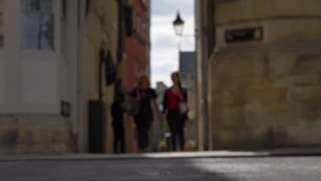 Defocused-Shot-of-Pedestrians-and-Traffic-On-High-Street-In-Oxford-03