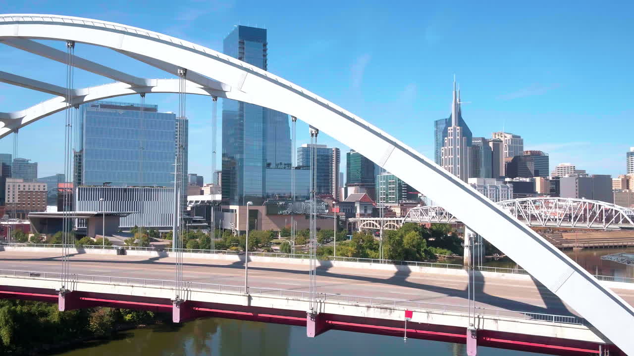 내쉬빌 스카이라인을 바라보는 파나라마 드론 비행