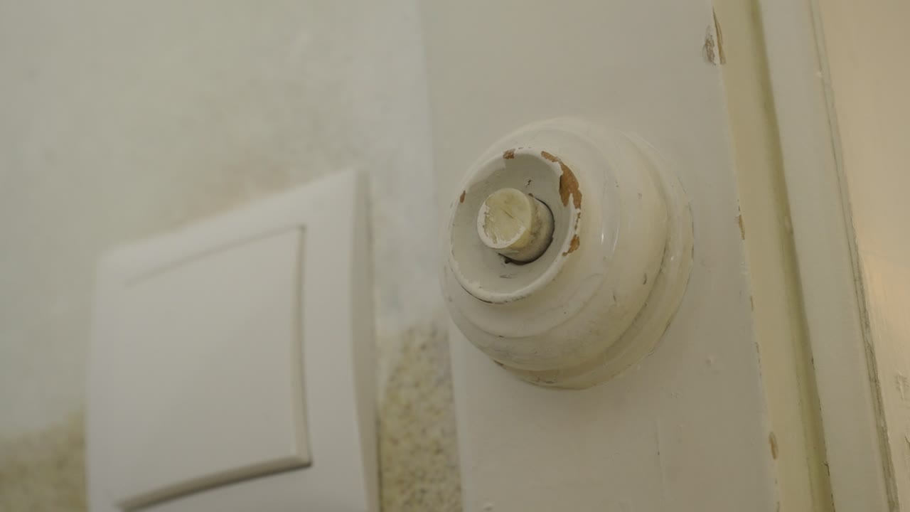 Clean minimal close-up of a door handle and wall corner in natural light. Ideal for design, architecture, and lifestyle visuals