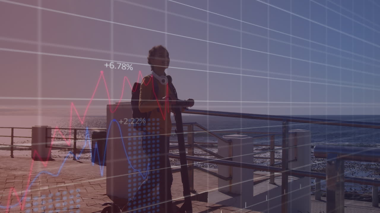 animación de procesamiento de datos financieros sobre mujer biracial caminando con scooter electrónico