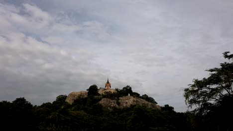 Wat-Phra-Phutthachai-Ist-Ein-Touristenziel-Für-Ausländer-Und-Thailändische-Staatsangehörige,-Die-Nach-Segnungen-Suchen