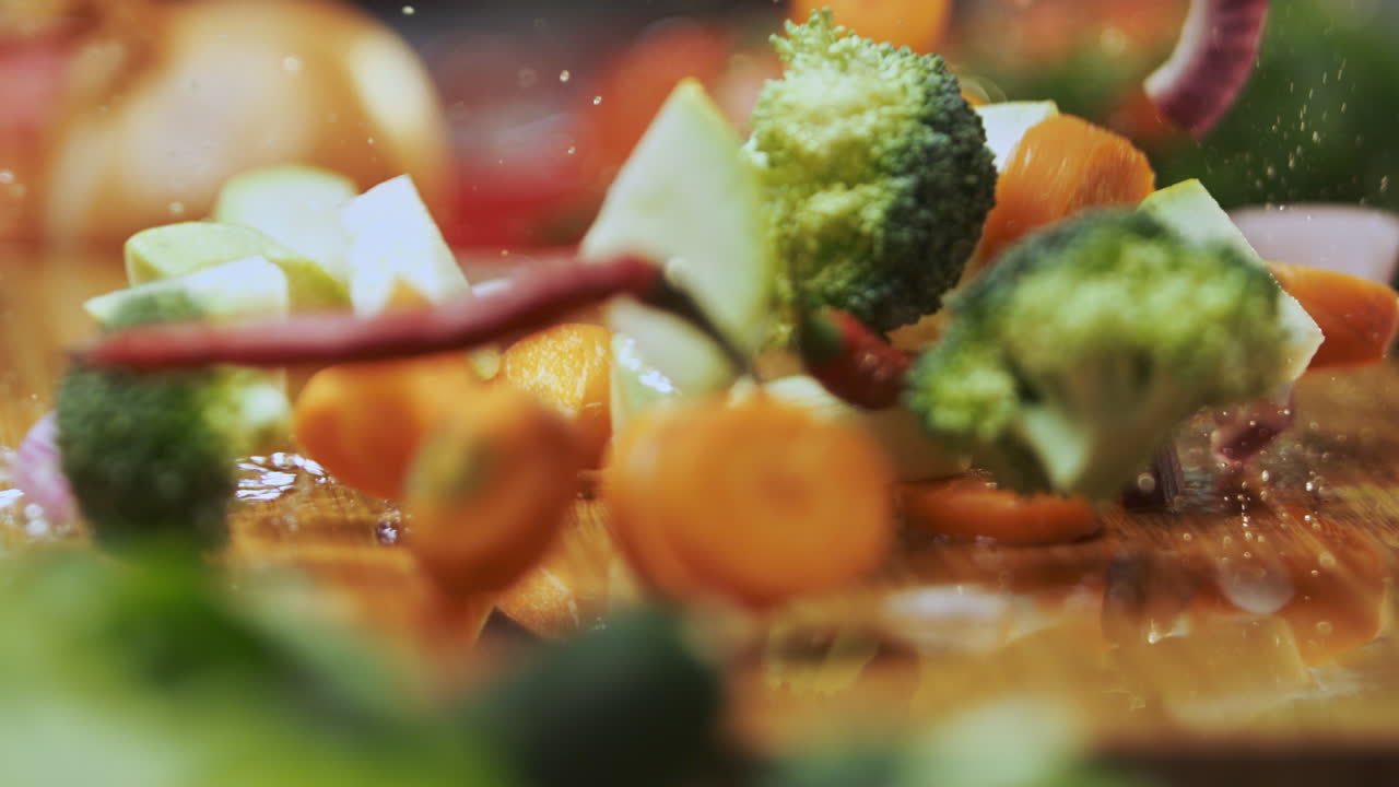 요리를 위해 채소를 잘라내는 것