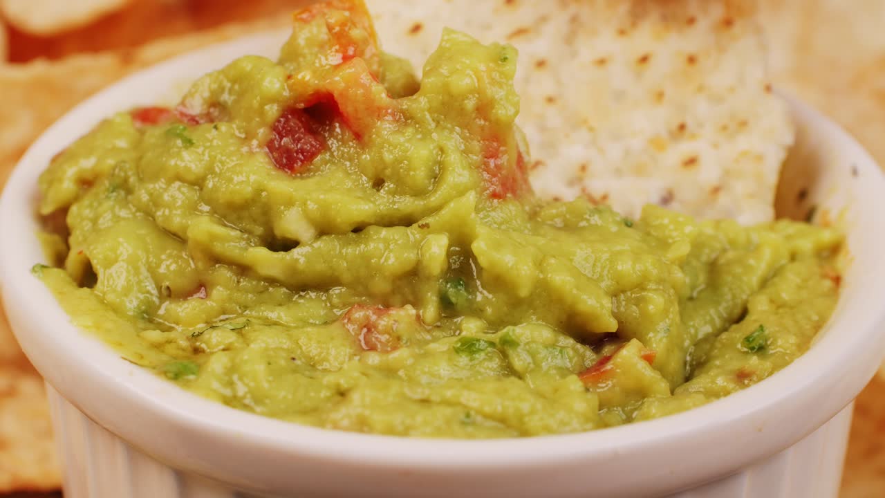 Guacamole con papas fritas de tortilla