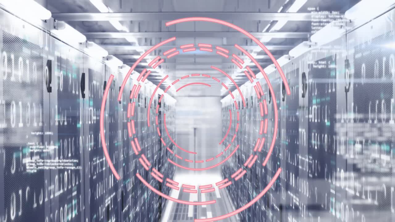 animación de círculos, lenguaje informático sobre códigos binarios en bastidores de servidores de datos en la sala de servidores
