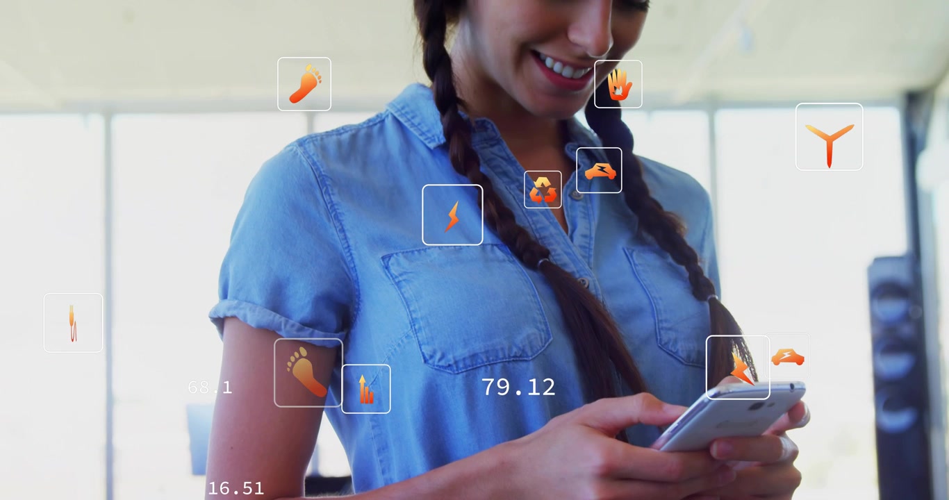 Donna che tocca il telefono, con icone di app e metriche che fluttuano intorno al telefono mentre controlla le analisi.