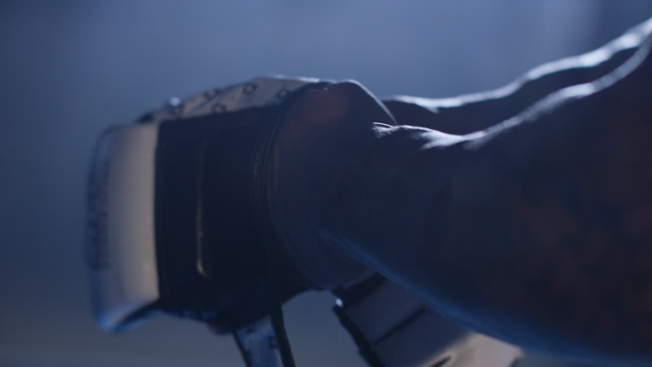 권투 장갑 을 착용 하는 사람