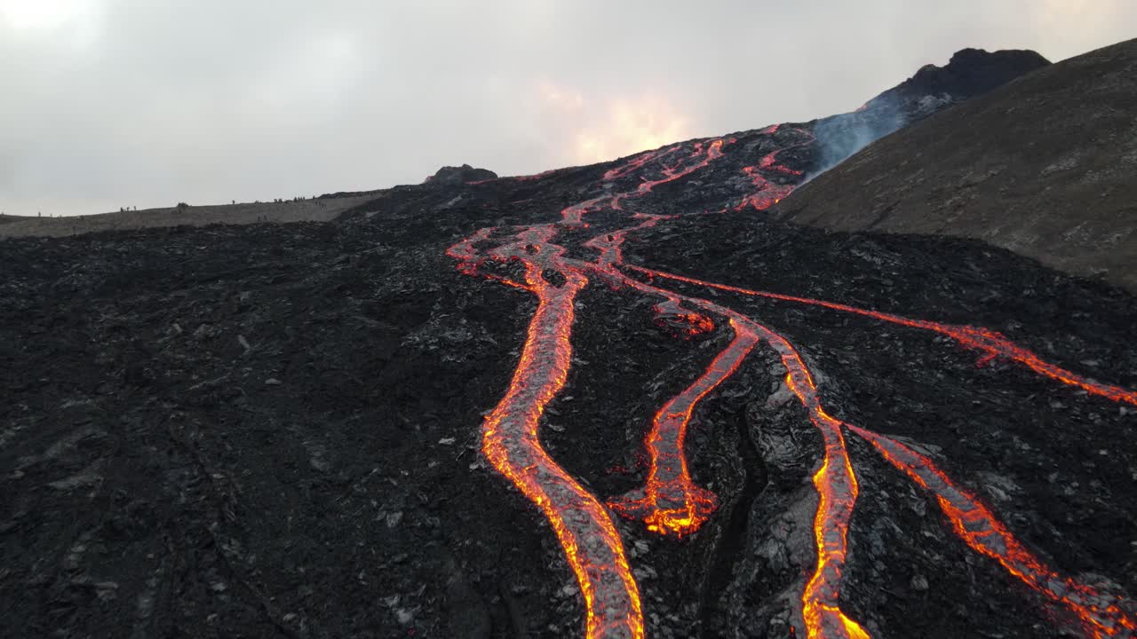 화산 에서 나오는 용암 흐름