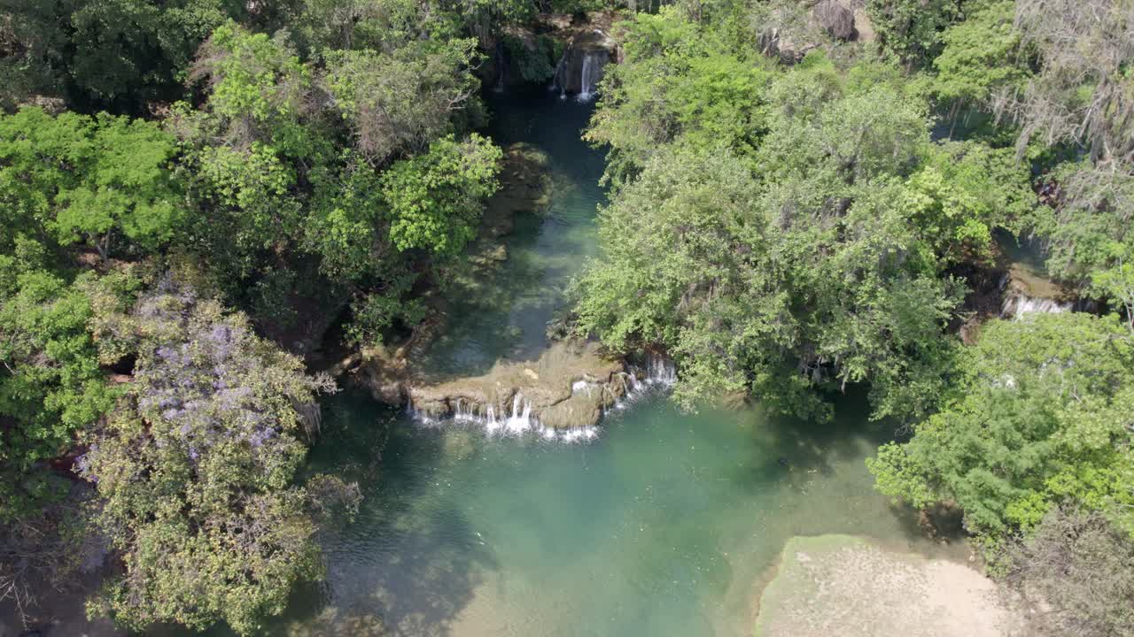 vista aerea de las cascadas de tamasopo