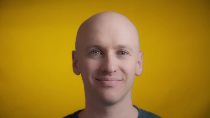 Smiling man looking at the camera