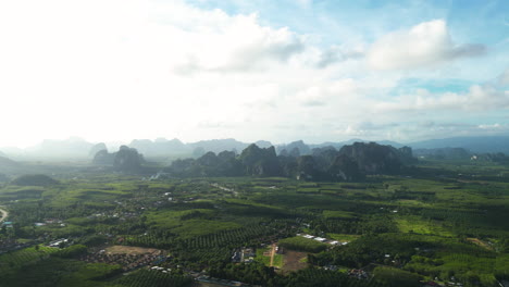 Ao-Nang-Sharpy-Berglandschaft-Im-Ländlichen-Thailand