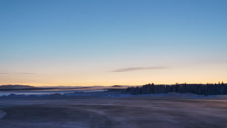 Paisaje-Del-Amanecer-ártico-En-El-Aeropuerto-De-Arvidsjaur