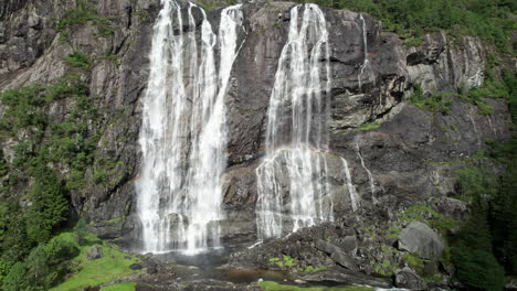 cataratas de laukelandsfossen en noruega