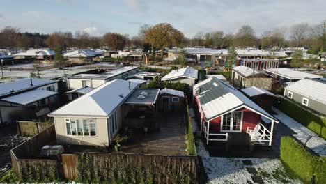 el parque de bungalows nevados en los países bajos