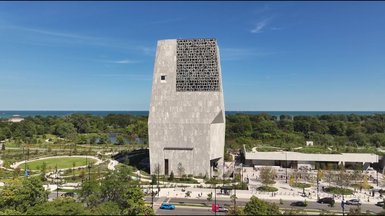 Vista aerea con drone del Barack Obama Presidential Center a Chicago, Illinois