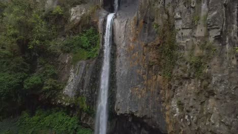 vista aérea de una cascada en xico, veracruz, méxico