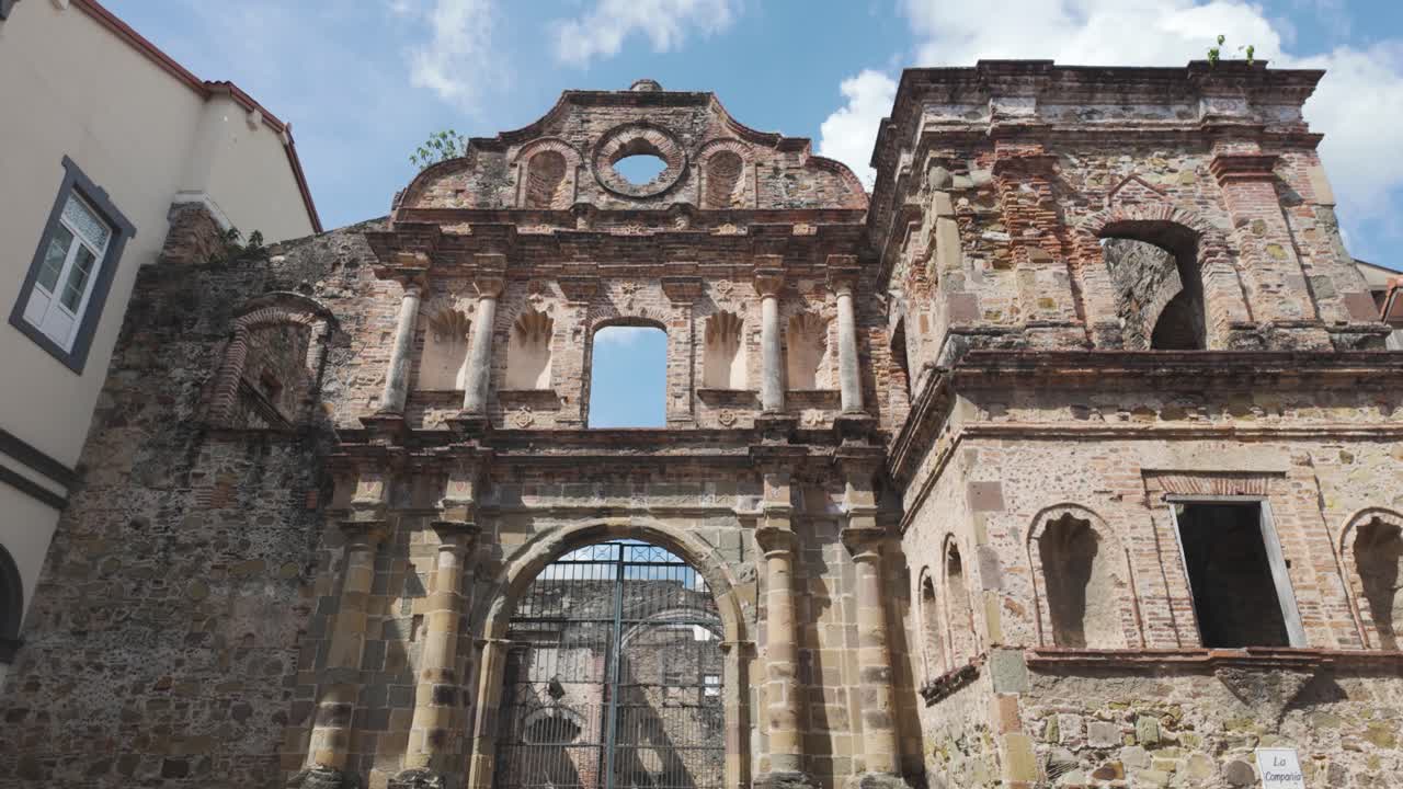 ruinas de la histórica iglesia de la sociedad de jesús en casco viejo, ciudad de panamá