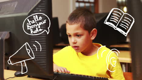 niño usando computadora con comunicación y aprendizaje de animación sobre pantalla