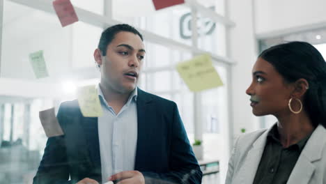 pared de vidrio, trabajo en equipo y gente de negocios planeando