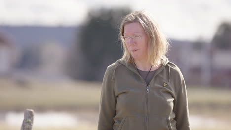 Emotional-regulation-by-woman-near-horse-during-equine-facilitated-counselling