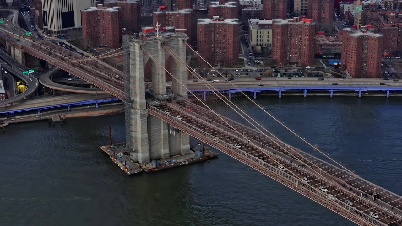 Il Ponte di Brooklyn collega Manhattan e Brooklyn a New York City