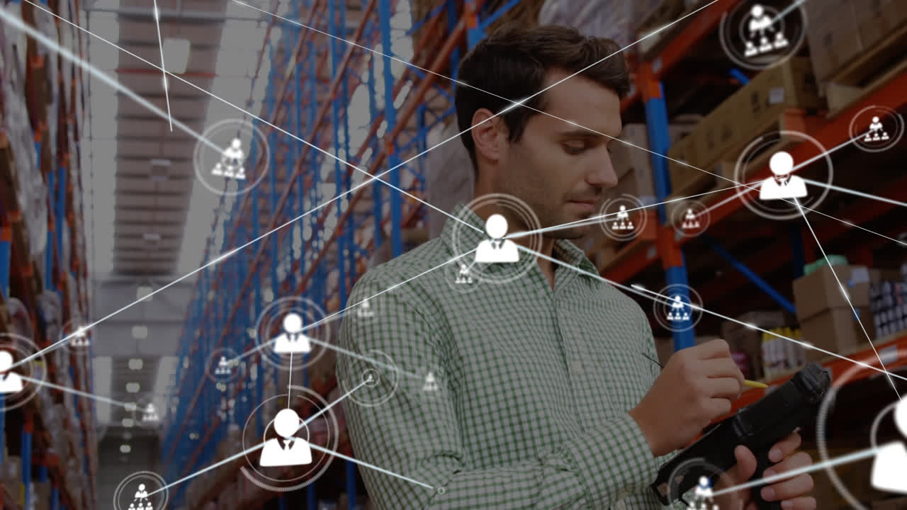 animación de la red de conexiones con iconos sobre empresario caucásico que trabaja en el almacén.